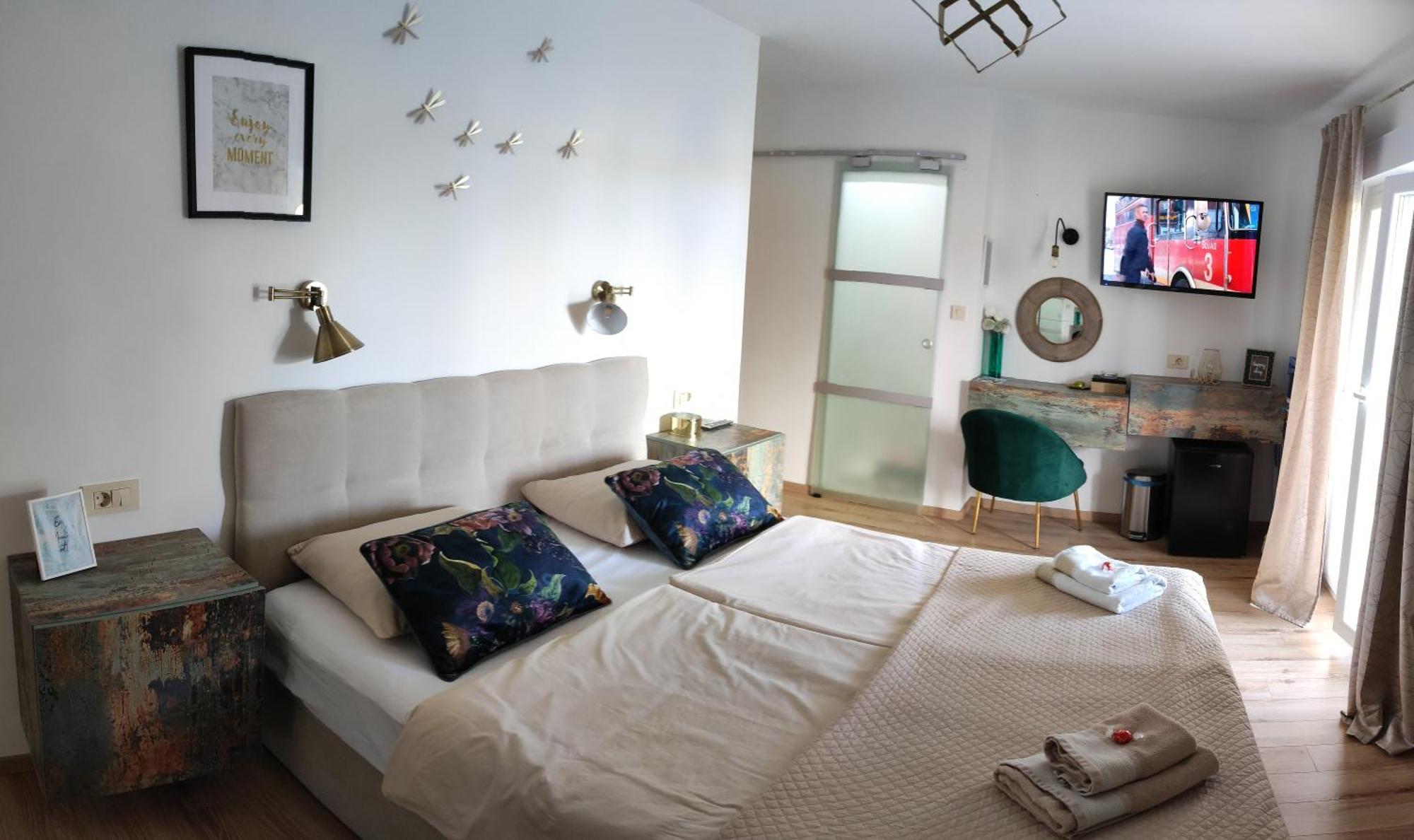 Riviera Rooms And Apartments Palit Exterior foto
